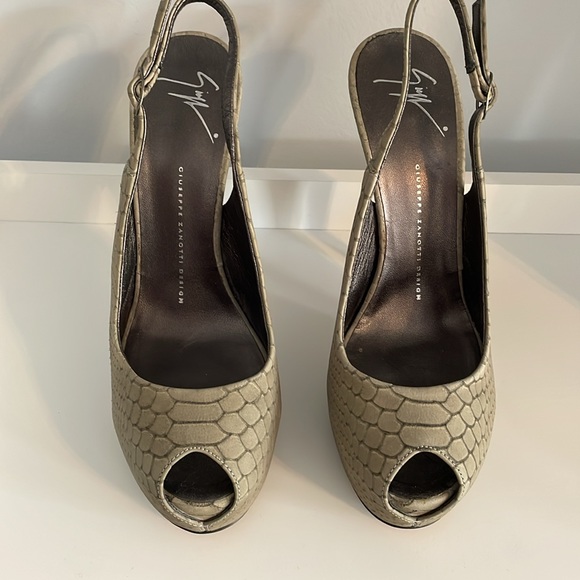 Giuseppe Zanotti Leather Animal Print Slingback Pumps - Picture 3 of 4